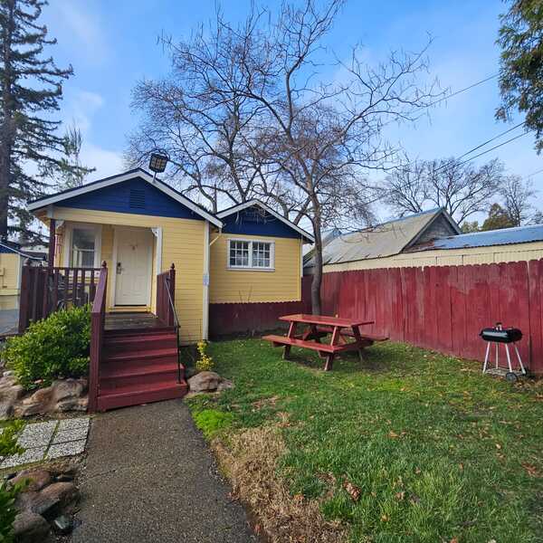 Cottage 121 - 1 Queen and 2 Double Beds / Pet Friendly Photo 4