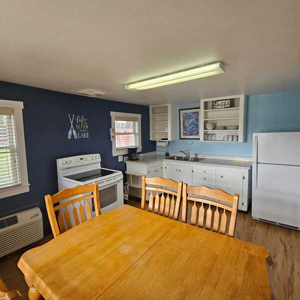 Cottage 121 - 1 Queen and 2 Double Beds / Pet Friendly Photo 3
