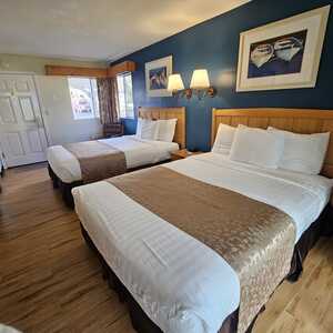 Lake View - 2 Queen Beds Photo 2