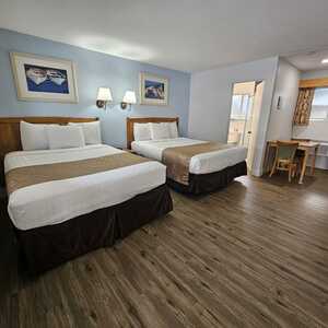 Pool View - 2 Queen Beds / Kitchenette Photo 1