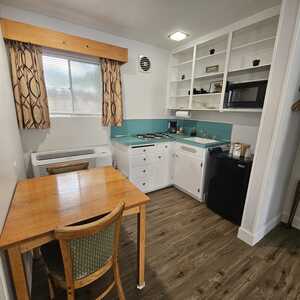 Pool View - 2 Queen Beds / Kitchenette Photo 3