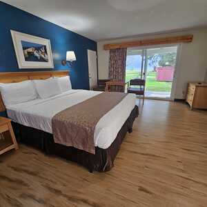 Lake View - 1 King Bed Photo 1