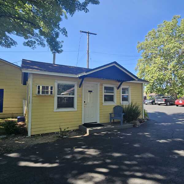 Cottage 124 - 2 Doubles Beds / Kitchen / Pet Friendly Photo 2