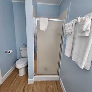 Cottage 122 - 2 Queen and 2 Double Beds Photo 8
