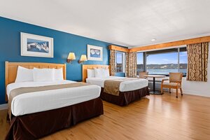 Lake Front - Deluxe 2 Queen Beds Photo 1