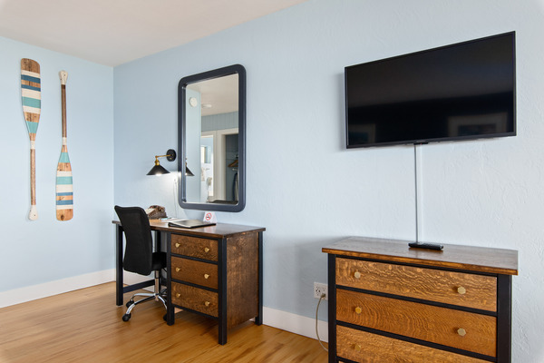 Lake Front - Deluxe 2 Queen Beds Photo 3