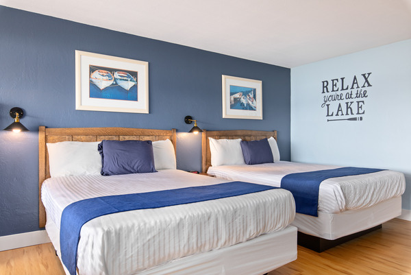 Lake Front - Deluxe 2 Queen Beds Photo 4