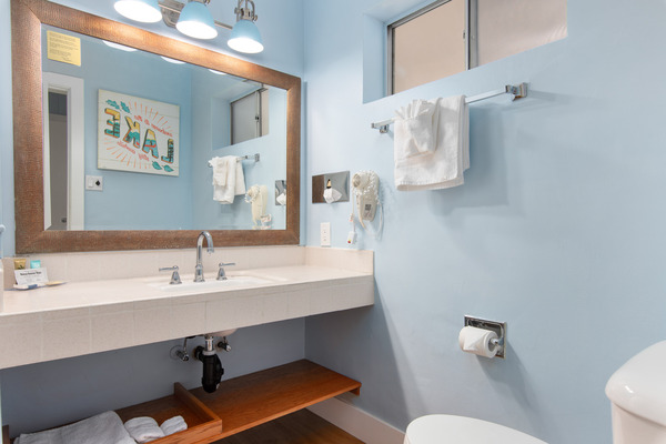 Lake Front - Deluxe 2 Queen Beds Photo 5