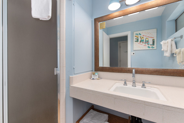 Lake Front - Deluxe 2 Queen Beds Photo 6